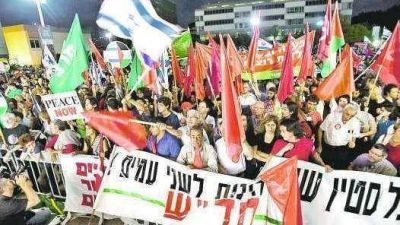 Miles de israel�es marcharon contra el ataque a la flotilla