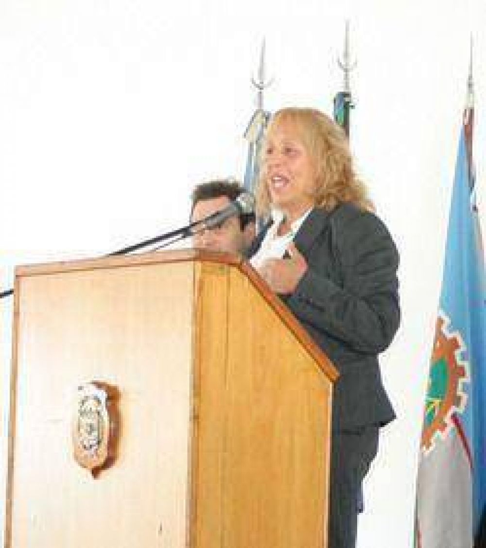 Stella Maris Giroldi: �Cada escuela que inauguramos en Campana, es un logro de toda la Comunidad�