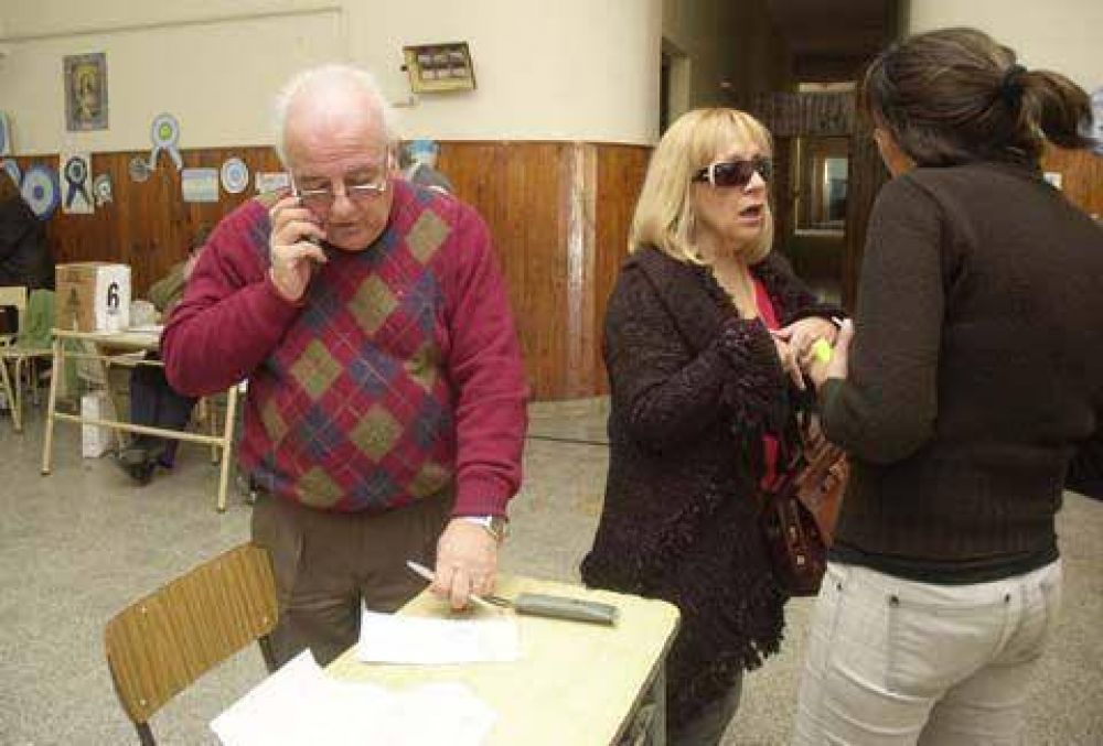 P�REZ LLEN� DE CUESTIONAMIENTOS LA ELECCI�N RADICAL �Estamos viendo un padr�n completamente manoseado�