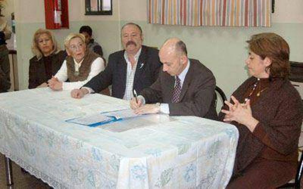 Instituci�n de Caleta Olivia que asiste a discapacitados ya dispone de transporte