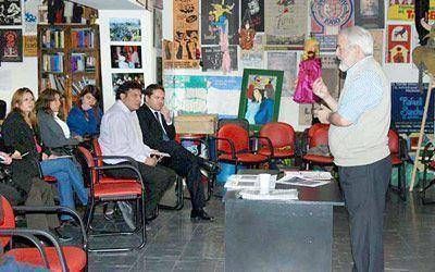 Dictaron curso de atenci�n al cliente para agentes municipales