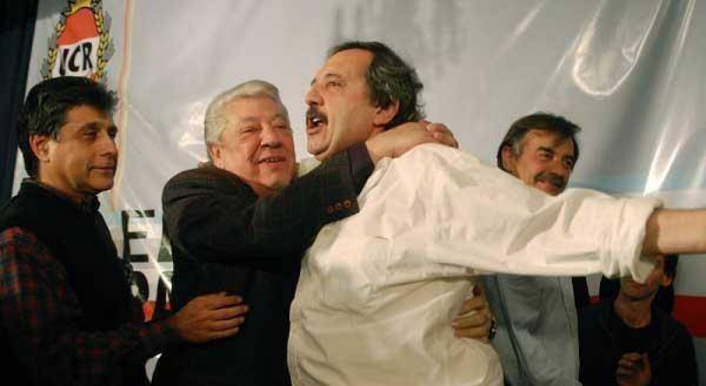 Gan� Alfons�n y se calza el traje de candidato para 2011 