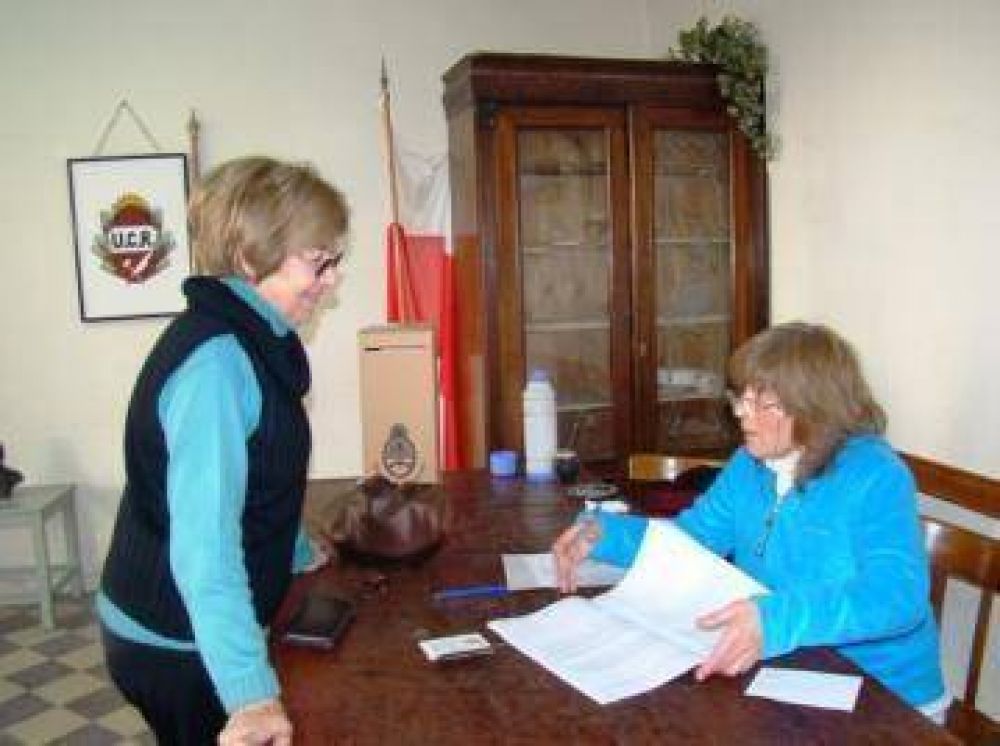 Amplio triunfo del alfonsinismo en la interna de la UCR
