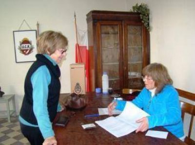 Amplio triunfo del alfonsinismo en la interna de la UCR