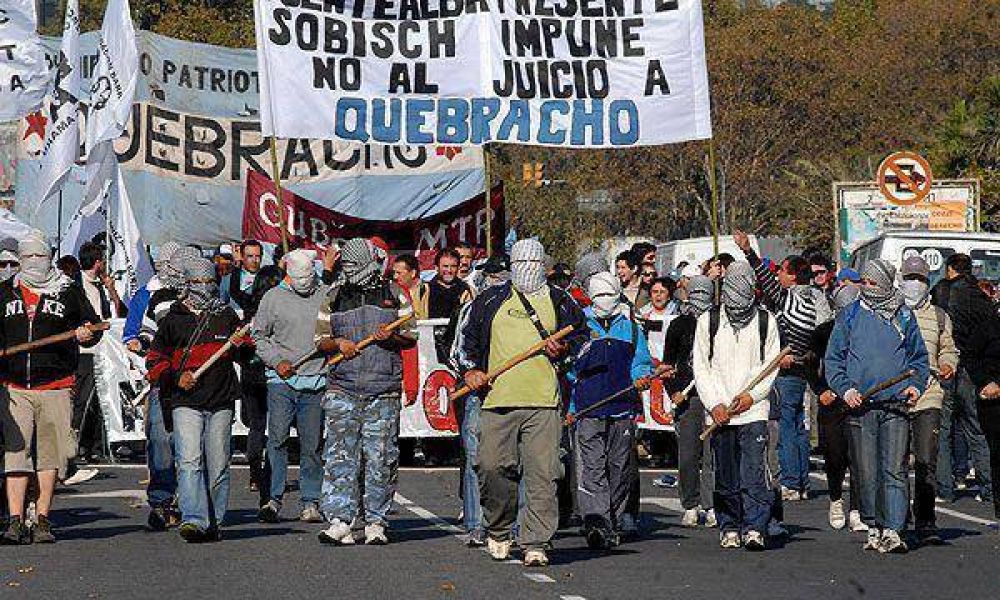  Otra marcha a los Tribunales de los encapuchados de Quebracho  
