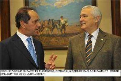 Scioli entreg� a Ivoskus un subsidio para obras en San Mart�n