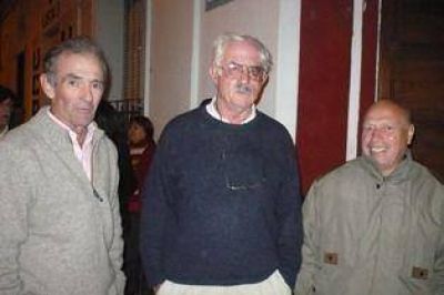 Jos� M. Caracoche preside la UCR de Areco. 