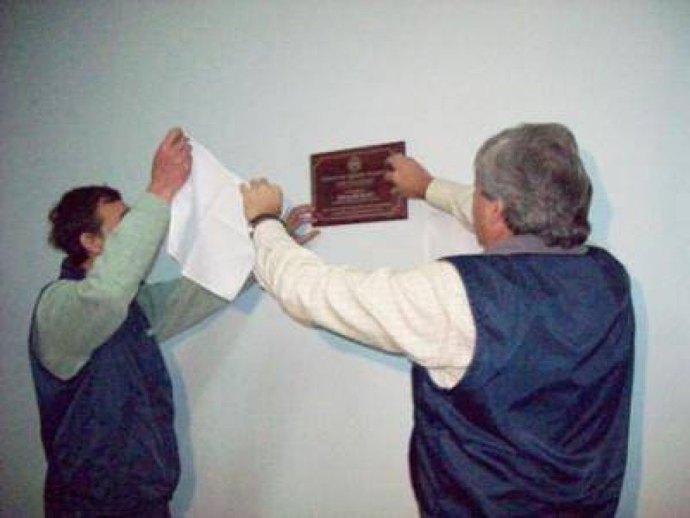 Buzzi descubri� placas en la FAA local