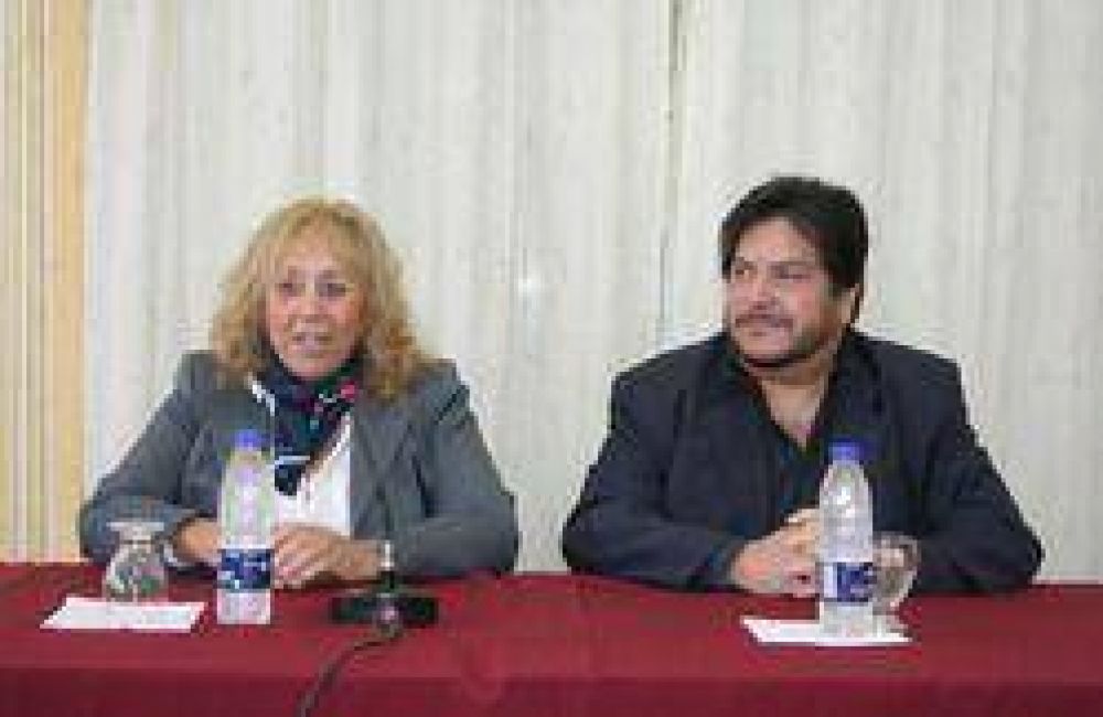 Jorge Varela entreg� m�s de cien becas de apoyo escolar