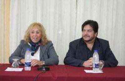 Jorge Varela entreg� m�s de cien becas de apoyo escolar