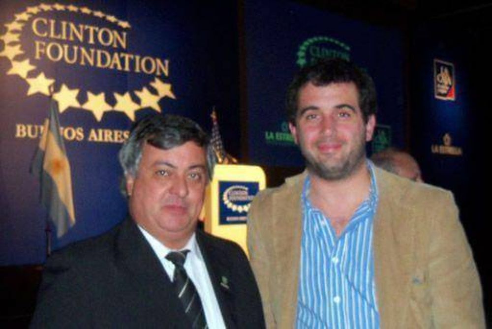 El intendente de Mercedes, Carlos Selva, particip� de una conferencia dada por Bill Clinton