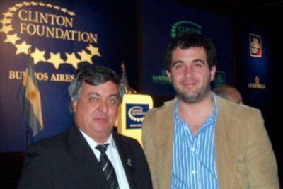 El intendente de Mercedes, Carlos Selva, particip� de una conferencia dada por Bill Clinton
