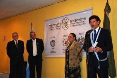 Fue distinguido anoche el intendente Gustavo Posse