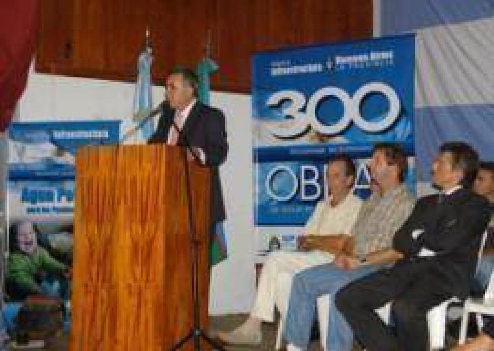 Carlos Tejedor  Comienzan a trabajar en la obra de agua para Curar�