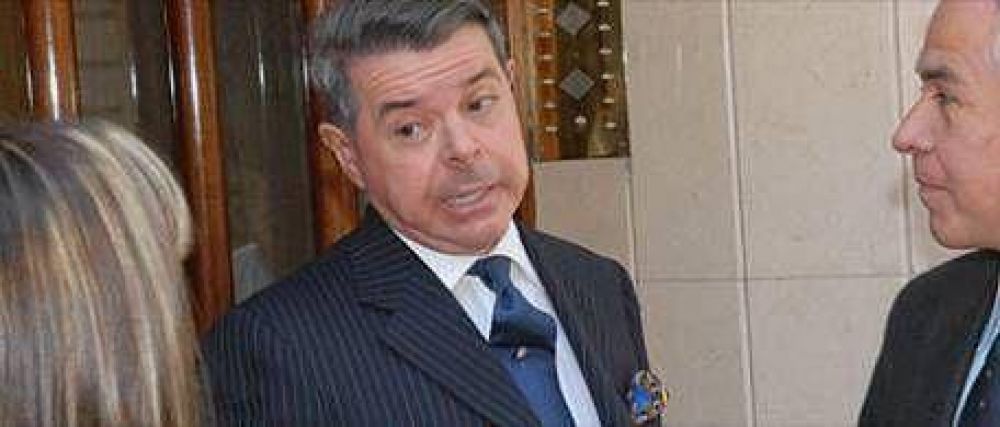 El agente de Inteligencia Hugo Alvarez neg� haber sido el que alert� a Burstein de las escuchas