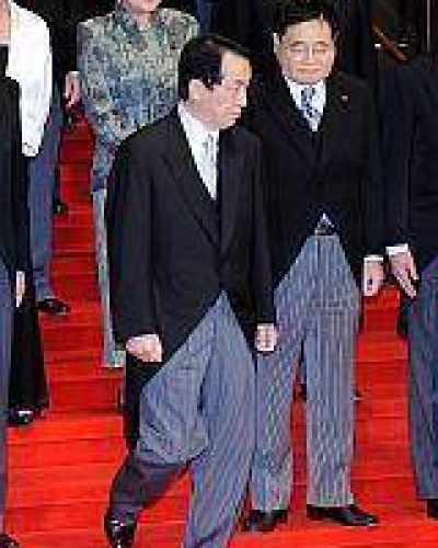 El nuevo premier japon�s present� a su gabinete