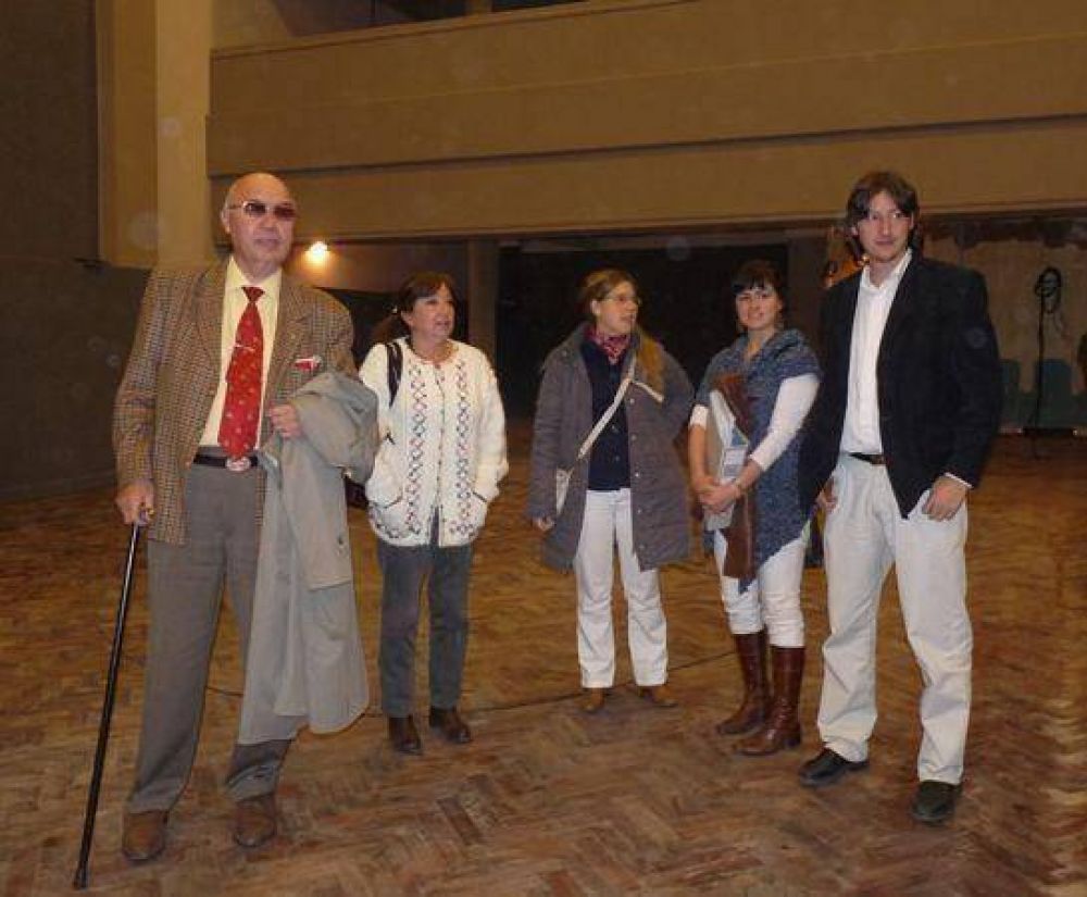 El intendente recorri� la obra del cine-teatro Marconi