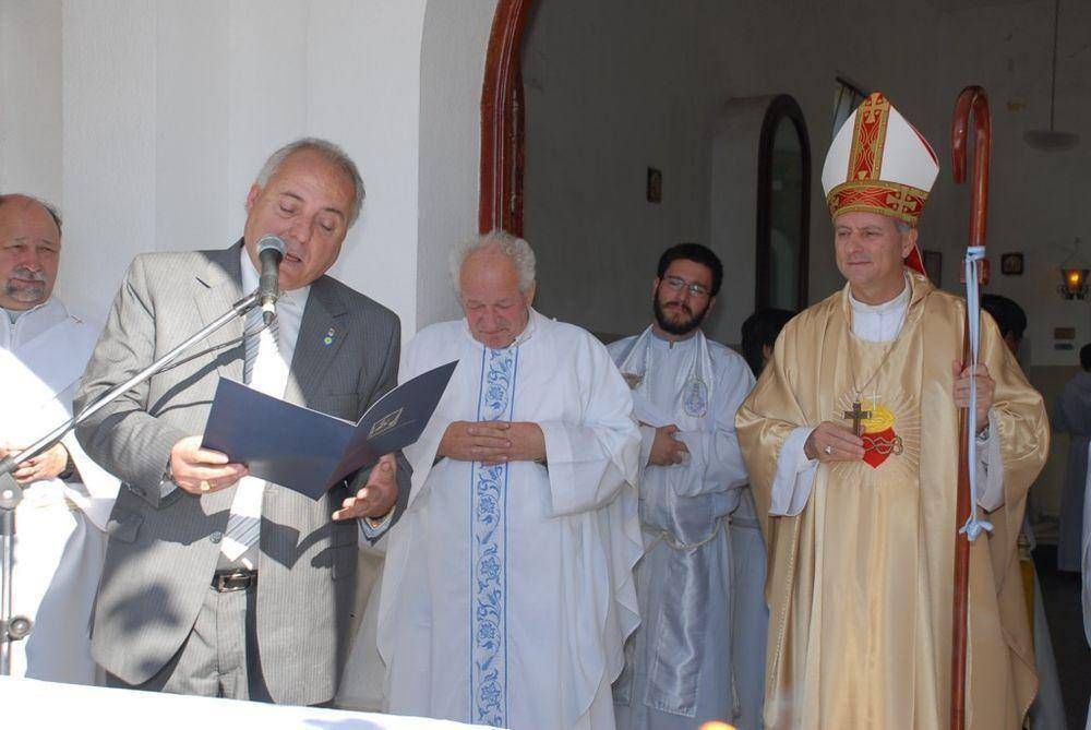 Presidente Per�n - MONSE�OR GARBUIO FUE DESIGNADO EN LA PARROQUIA SANT�SIMO SACRAMENTO