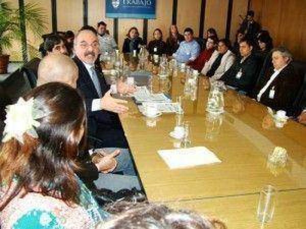 Ituzaing: chicos del programa Jvenes con ms y mejor empleo se reunieron con el Ministro Tomada