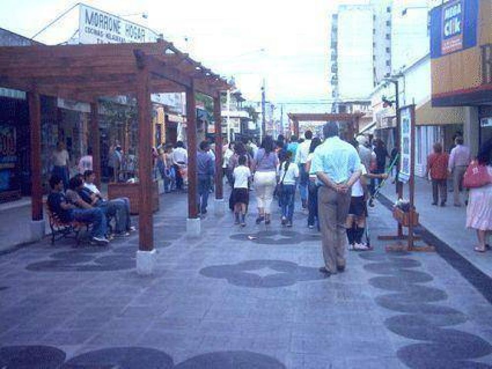 Por el caos de tr�nsito, el Municipio analiza demoler la peatonal de Pilar