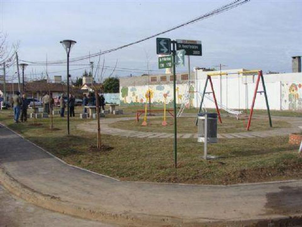 Barrio Uocra Qued� oficialmente inaugurada la Plaza Virgen Milagrosa