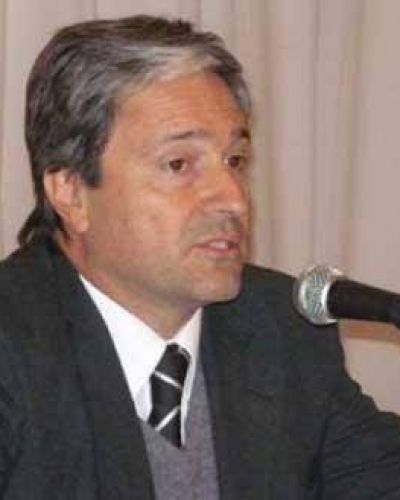 Un intendente hace horas extras en unidad sanitaria 