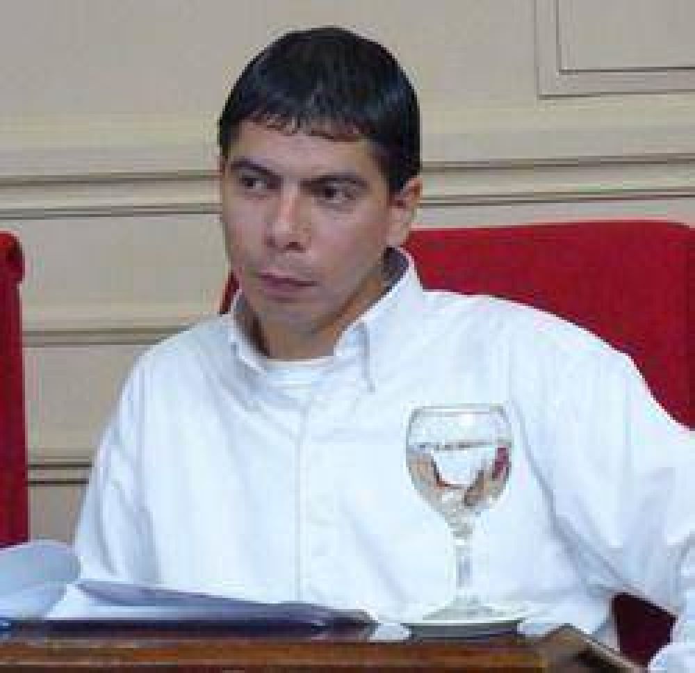 El concejal Mariano Moreno solicit� que se reinstale la parada que estaba ubicada en la puerta del Obispado 
