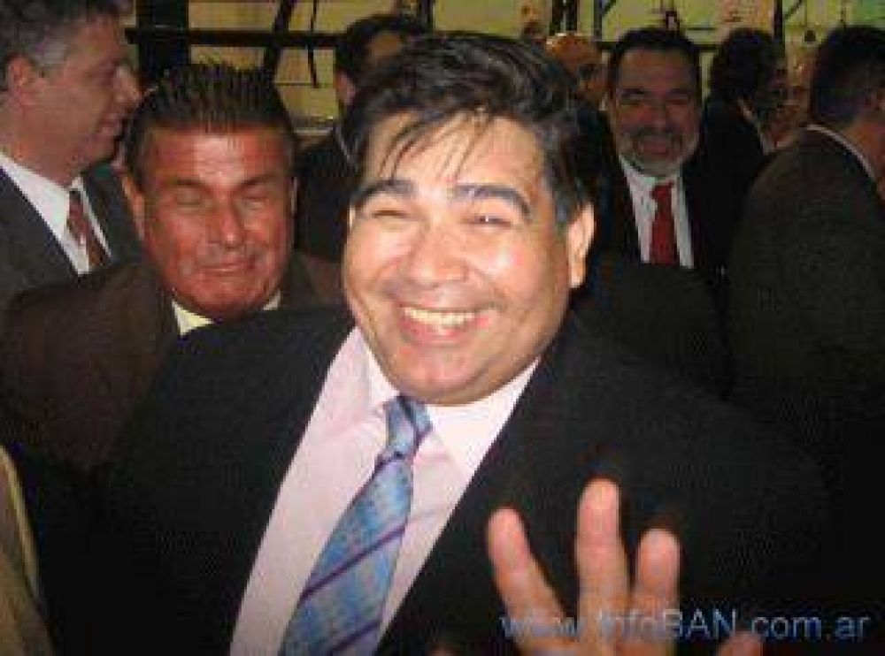 Se pis el poncho Ishii denunciado por reparto discrecional de viviendas