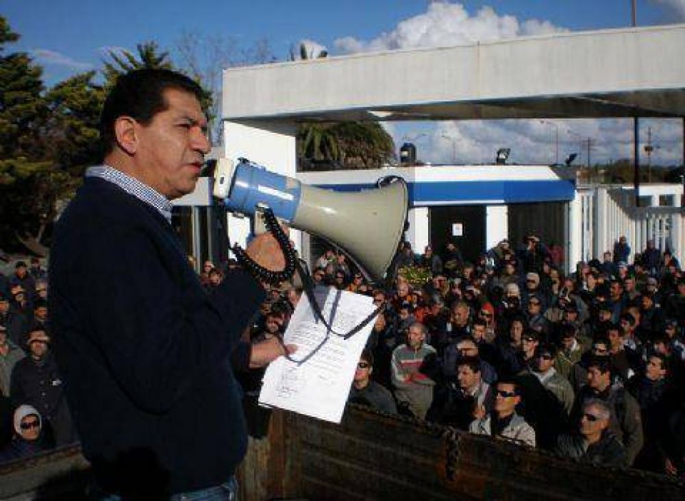 Con gran satisfacci�n Ram�n Garaza anunci� acuerdo con YPF