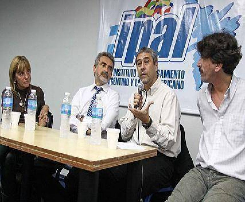 El Intendente Ferraresi y el Diputado Agust�n Rossi encabezaron un encuentro en Avellaneda