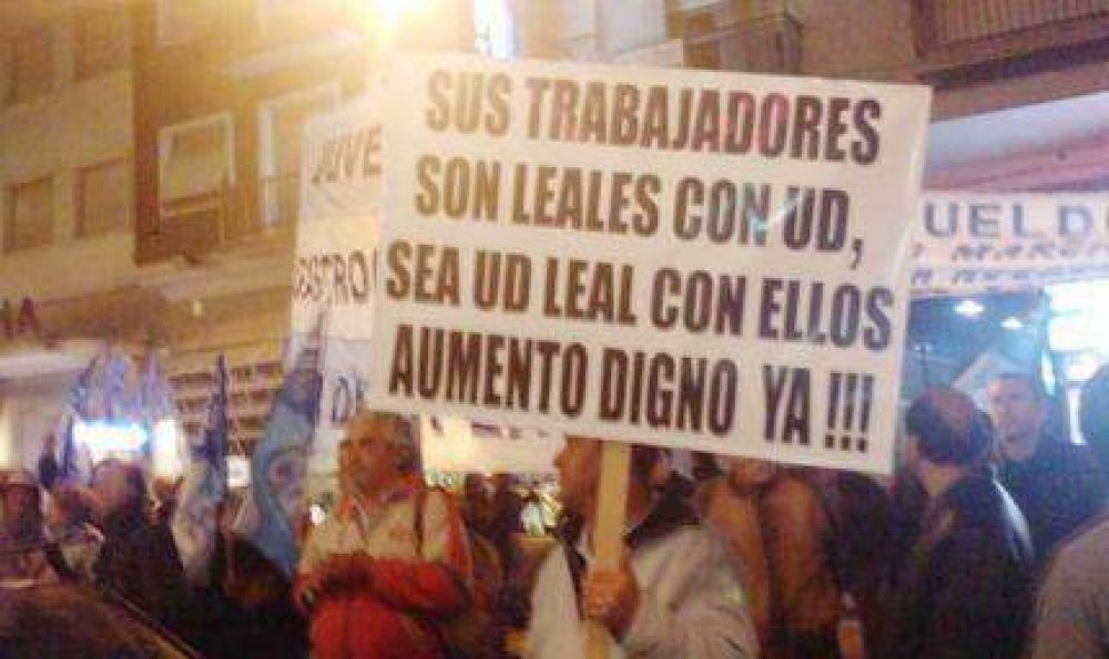 Escrache a empresarios y anuncio de paro gastron�mico