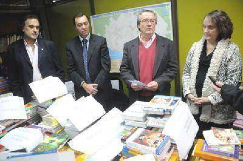 Presentaron 1.200 nuevos libros para las bibliotecas municipales