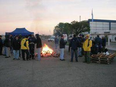 Trabajadores de la industria l�ctea realizan paro  