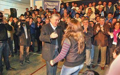 Das Neves entreg� casas en zona norte para los petroleros privados