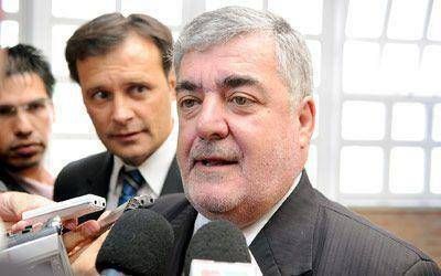 Das Neves amenaz� con dar a conocer cu�nto ganan los m�dicos de SEROS