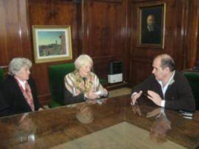 Pehuaj�  Zurro entreg� un subsidio a C�ritas parroquial de Madero