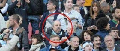 Un intendente ultrakirchnerista en la platea de Argentina - Nigeria