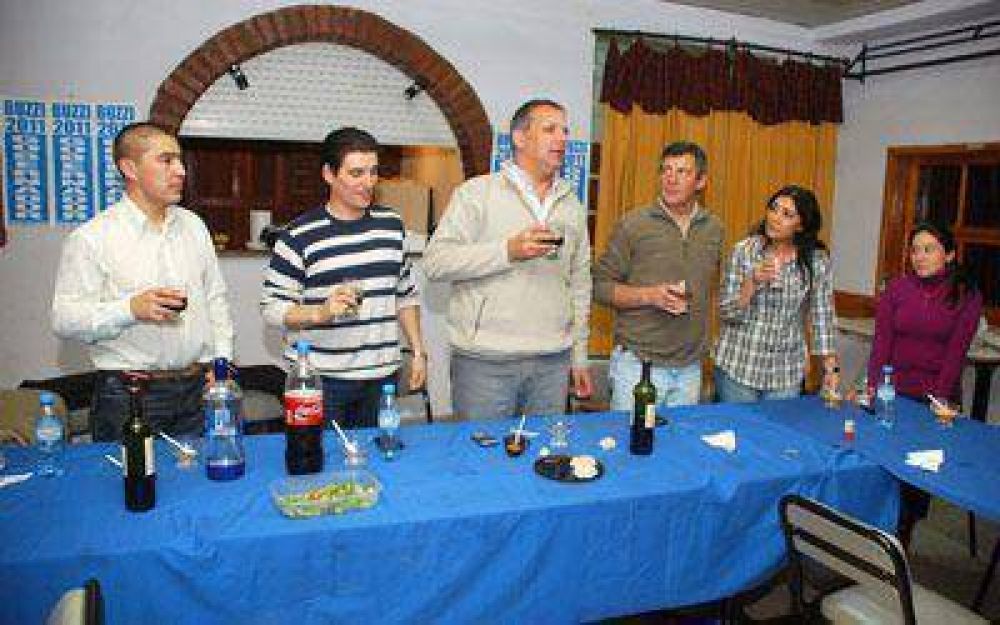 Buzzi sum� el respaldo de intendentes de la cordillera