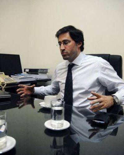 Mas V�lez: "Alfons�n es el candidato preferido de los radicales"