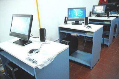 FUNCIONA EN EL CLUB DEFENSORES Abri� el Centro de Ense�anza y Acceso inform�tico N� 139 en Pueblo Nuevo