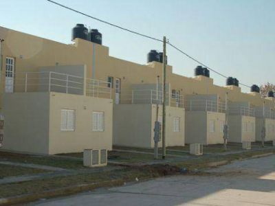  	 En Barrio N�utico Denuncian a persona que ofrece viviendas a cambio de dinero