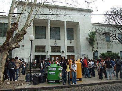  LOMAS | LUEGO DE UN A�O DE DEMORA Desde el Ensam exigen que se retomen las obras de luz y gas