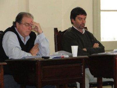 Concejales vuelven ma�ana al recinto y eval�an emitir una resoluci�n
