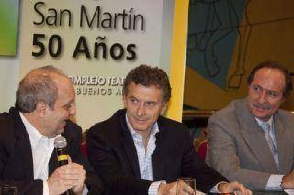 Macri pone al equipo que restaur� el Col�n al frente de la obra en el Teatro San Mart�n