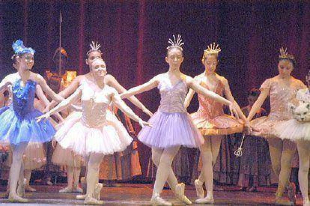 Clase abierta para padres y familiares en la Escuela Municipal de Danzas Cl�sicas