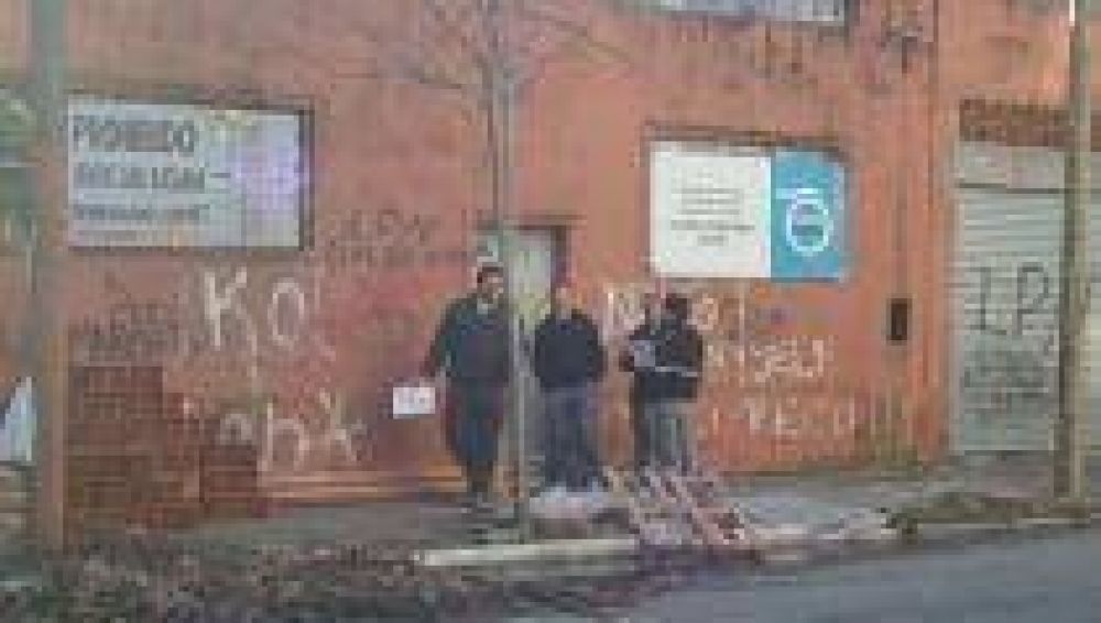 Hubo pol�mica con la toma de posesi�n del predio Habr�an rematado el terreno de la plaza que so�aba Bernal Unido