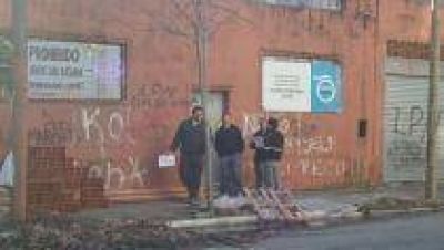 Hubo pol�mica con la toma de posesi�n del predio Habr�an rematado el terreno de la plaza que so�aba Bernal Unido
