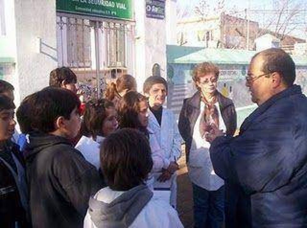 La Direcci�n de Tr�nsito realiz� educaci�n vial en la Escuela N� 5