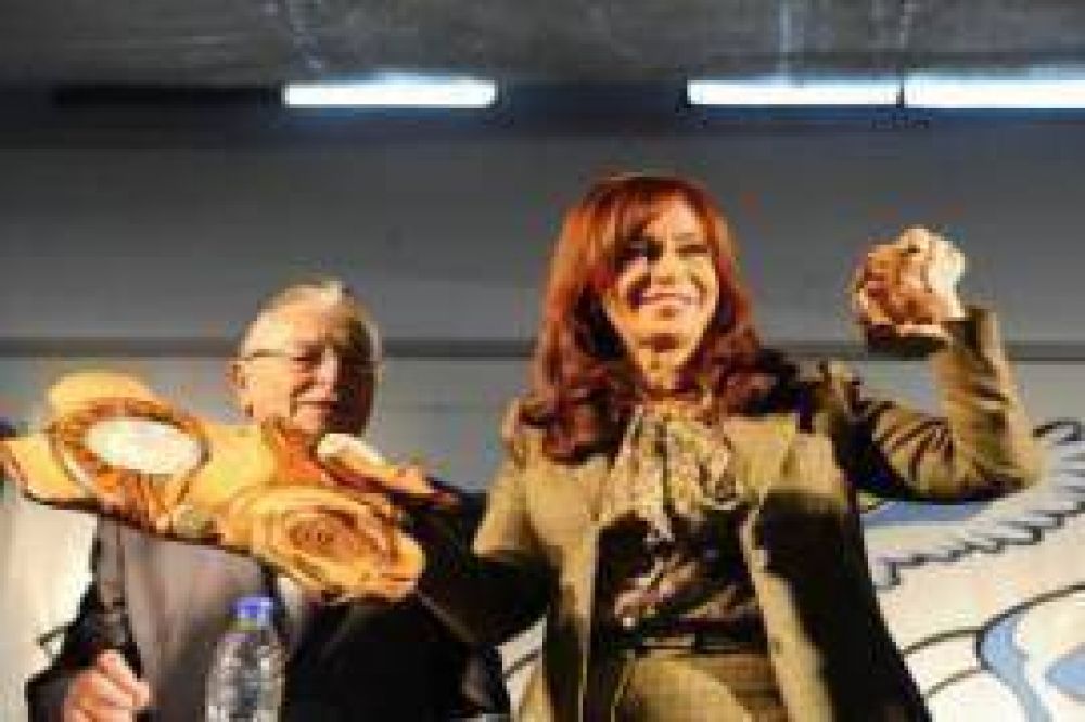 Caruh� "Hay que agregar valor en donde se producen las materias primas"