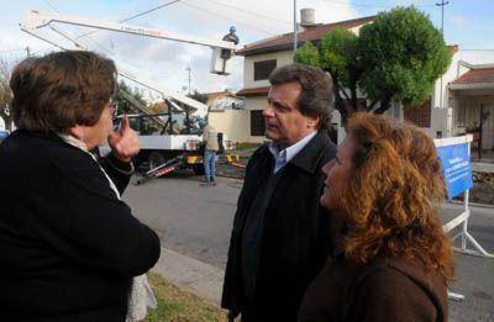 Mejoran la iluminaci�n en el barrio Coronel Dorrego